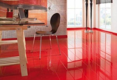 Красный пол в интерьере кухни, прихожей, ванной. Фото сочетания красной плитки, ламината с другими цветами