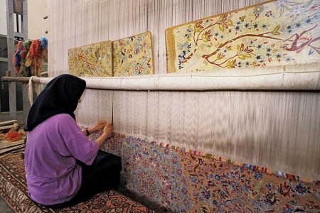 Ручное ткачество иранского ковра